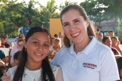 Gobierno de Isla Mujeres entrega 5 mil mochilas y 200 computadoras a estudiantes como parte del programa “Transformando la Educación”