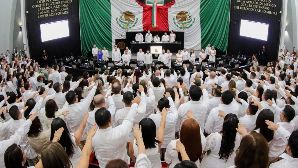 Rinden protesta las mujeres y hombres que integrarán el nuevo Poder Judicial