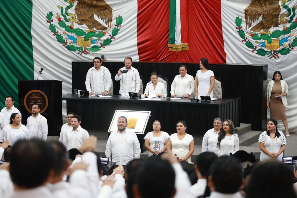 Rinden protesta las mujeres y hombres que integrarán el nuevo Poder Judicial