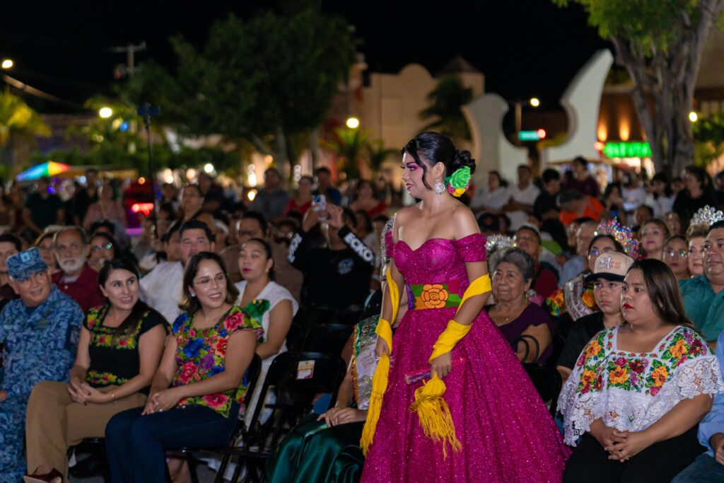Chacón enciende luces patrias y corona a la Embajadora de la Independencia 2025