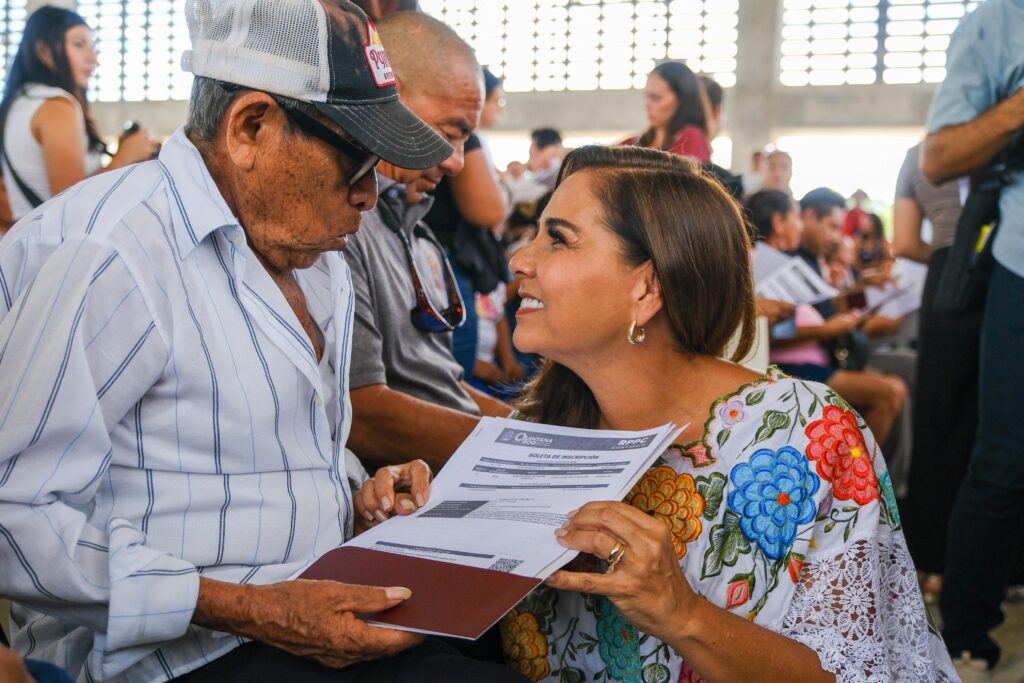 Entregan Mara Lezama y Ana Paty Peralta 303 títulos de propiedad para el bienestar y certeza jurídica de más de mil 400 personas