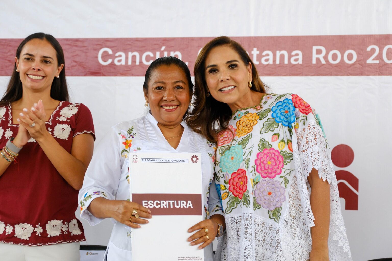 Entregan Mara Lezama y Ana Paty Peralta 303 títulos de propiedad para el bienestar y certeza jurídica de más de mil 400 personas