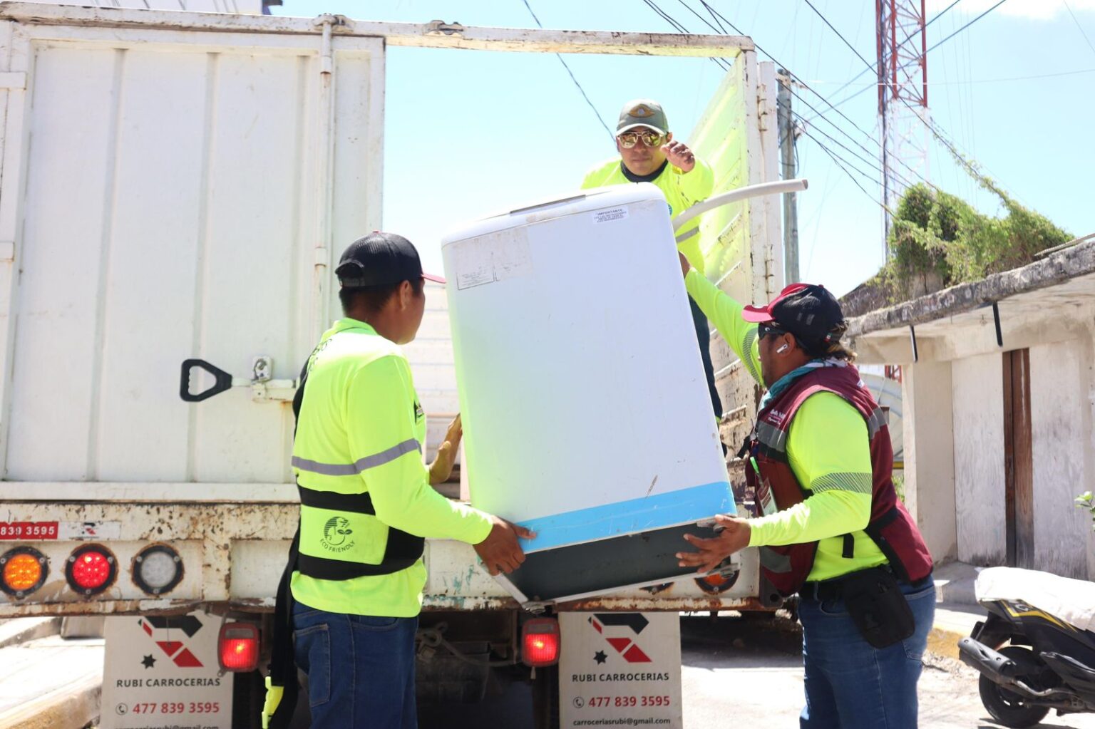Atenea Gómez Ricalde consolida a Isla Mujeres como un municipio limpio y ordenado, a través del Programa Permanente de Descacharrización
