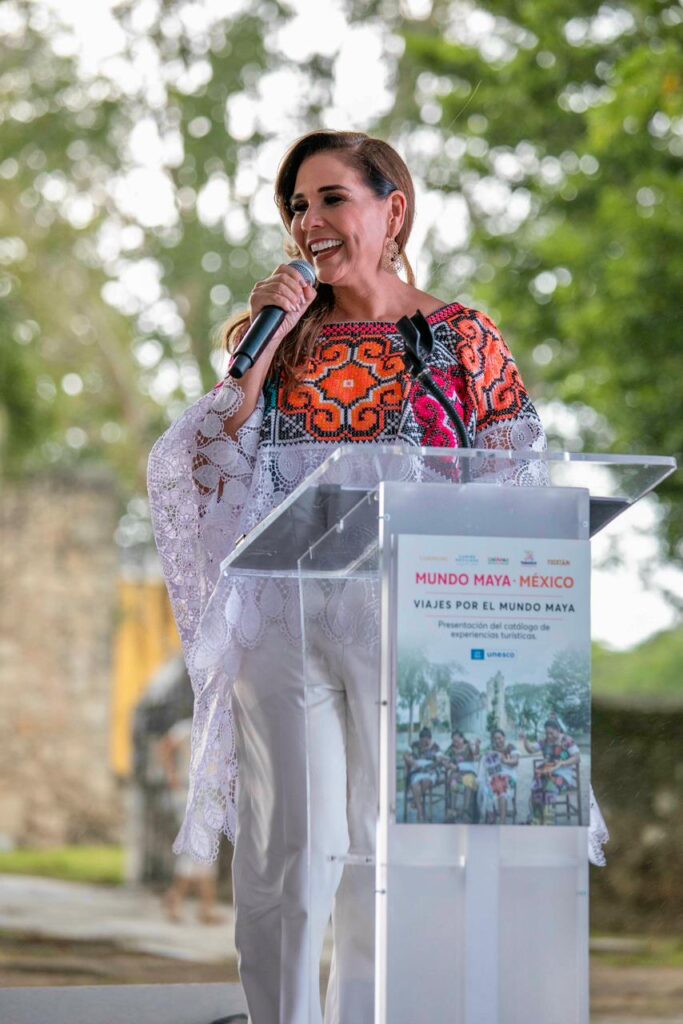 Mary Hernández atestigua la presentación del catálogo de experiencias turísticas MUNDO MAYA - MÉXICO