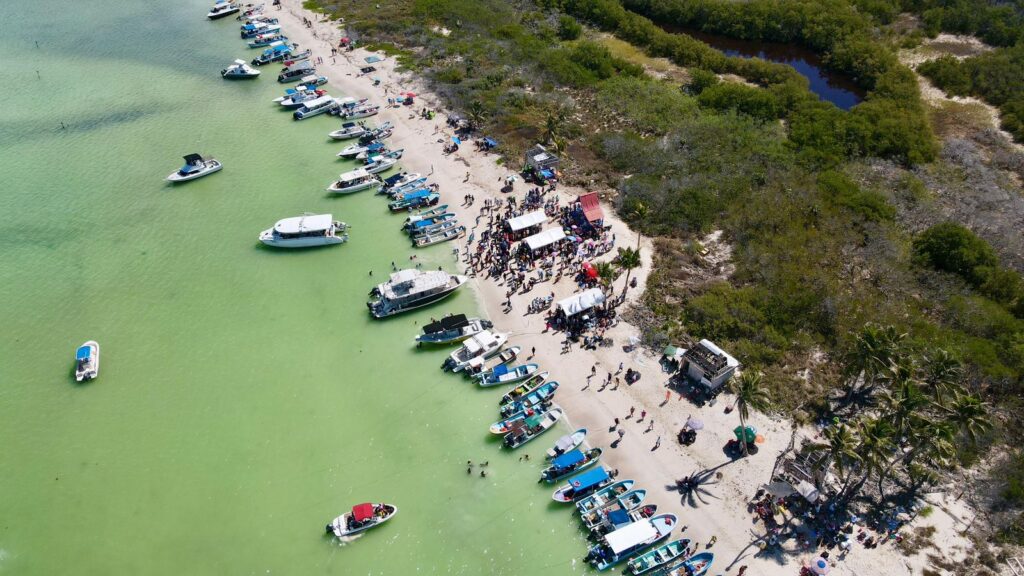 Isla Mujeres celebra la XXVI Procesión Marítima hacia la Isla de Contoy en honor a la Virgen de la Caridad del Cobre