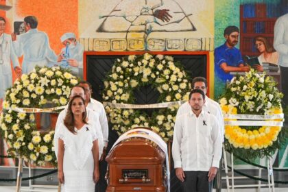 Realizan en el Congreso Guardia de Honor a Don Jesús Martínez Ross, primer gobernador constitucional de Quintana Roo