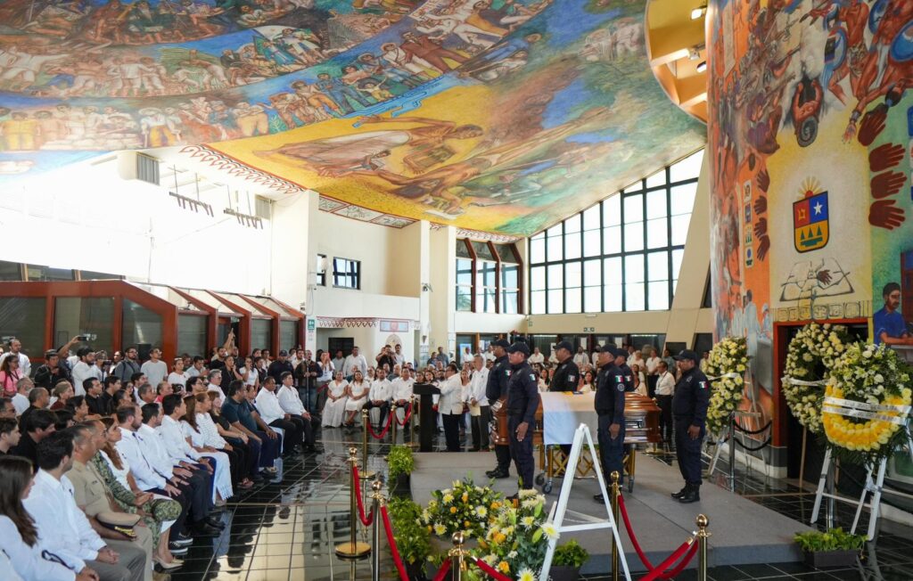 Realizan en el Congreso Guardia de Honor a Don Jesús Martínez Ross, primer gobernador constitucional de Quintana Roo