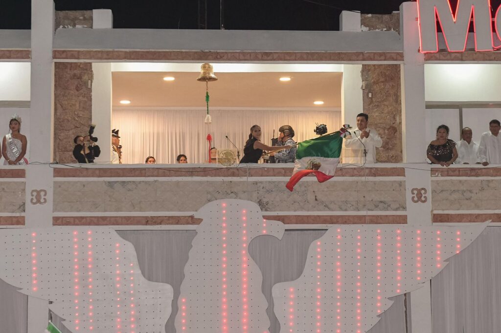 Junto al pueblo: Mary Hernández encabeza ceremonia del Grito de la Independencia de México