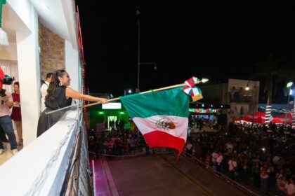 Junto al pueblo: Mary Hernández encabeza ceremonia del Grito de la Independencia de México