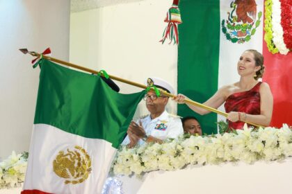 Atenea Gómez Ricalde celebra con unidad y orgullo nacional el Grito de Independencia en Isla Mujeres
