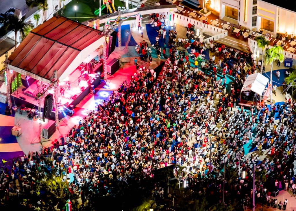 Atenea Gómez Ricalde celebra con unidad y orgullo nacional el Grito de Independencia en Isla Mujeres