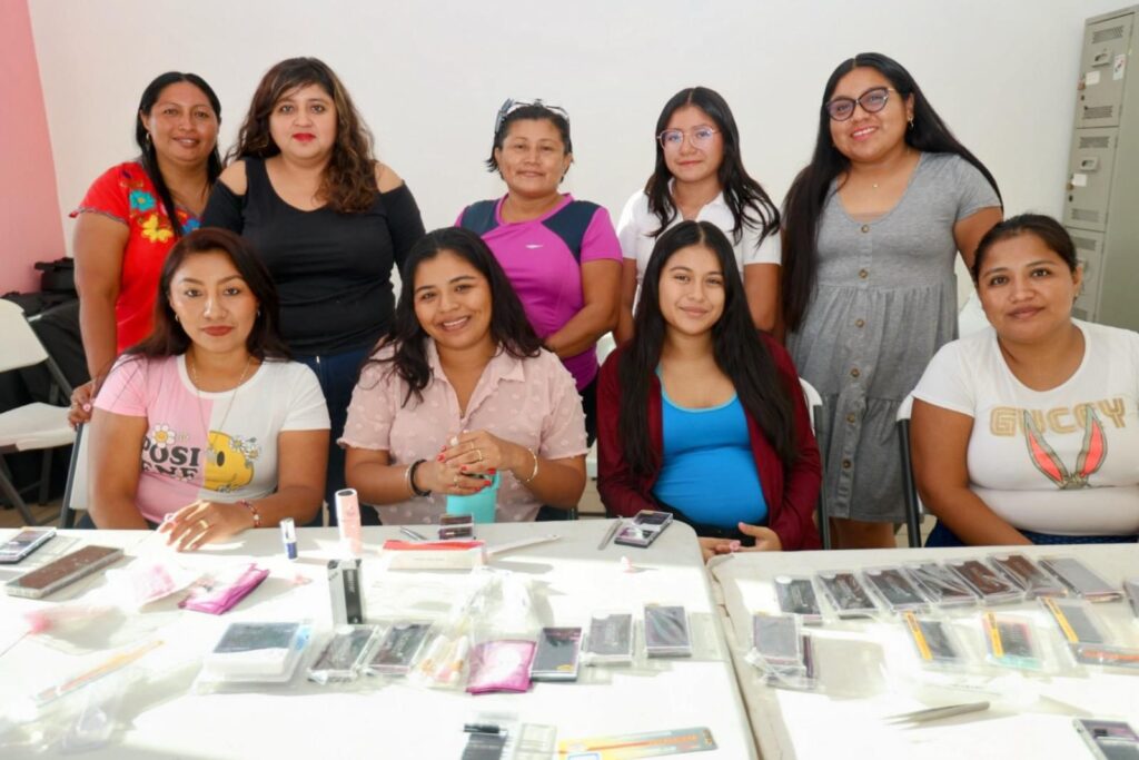 Atenea Gómez Ricalde impulsa el emprendimiento femenino con apertura de 12 nuevos cursos en Isla Mujeres
