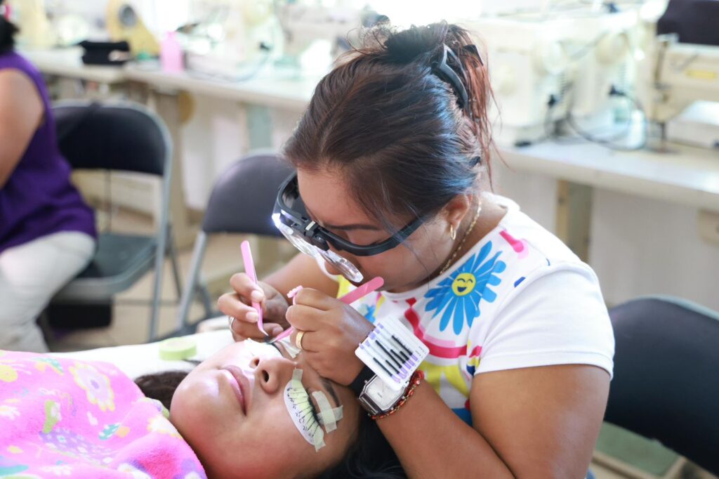Atenea Gómez Ricalde impulsa el emprendimiento femenino con apertura de 12 nuevos cursos en Isla Mujeres