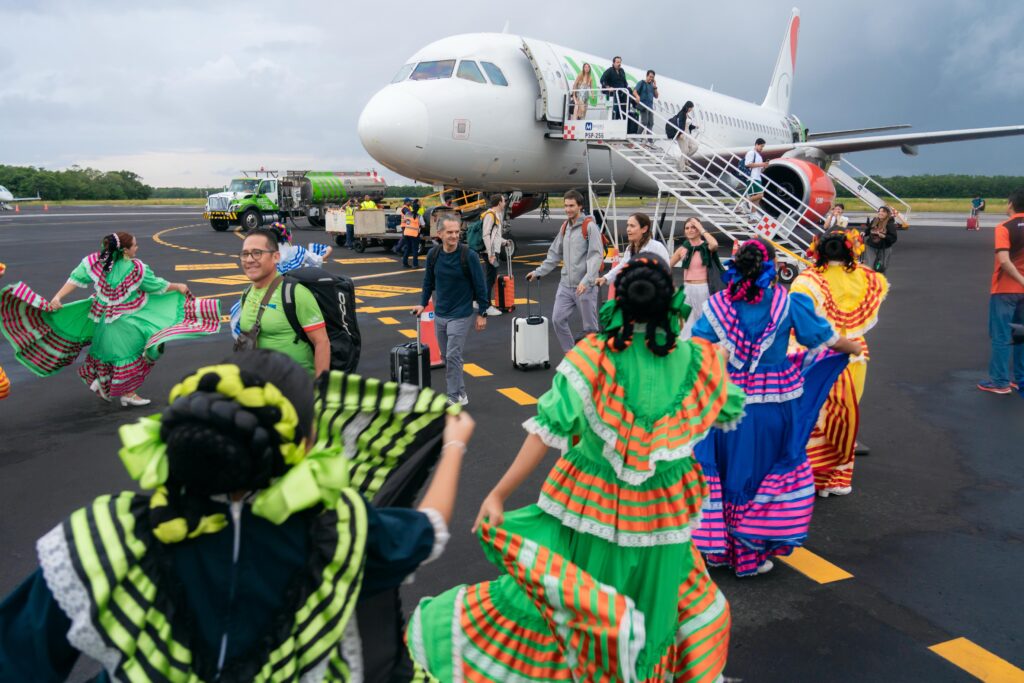 Cozumel celebra con música y tradición la llegada de vuelos de Volaris y Viva Aerobus