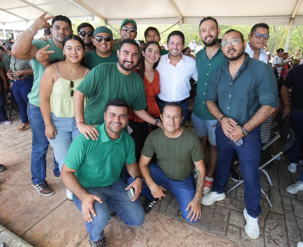 Renán Sánchez Tajonar acompaña a la presidenta Claudia Sheinbaum en su informe al pueblo de Quintana Roo