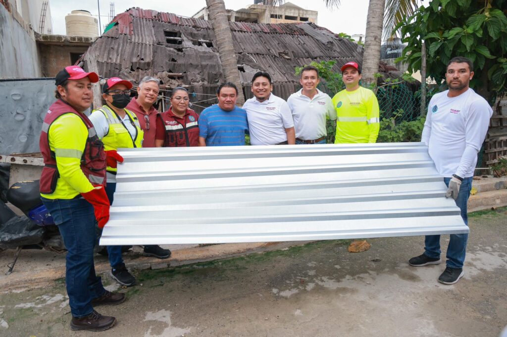 Gobierno de Isla Mujeres inicia entrega a domicilio de láminas de zinc para fortalecer las viviendas de las familias más vulnerables