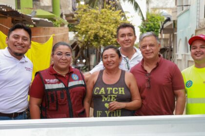 Gobierno de Isla Mujeres inicia entrega a domicilio de láminas de zinc para fortalecer las viviendas de las familias más vulnerables