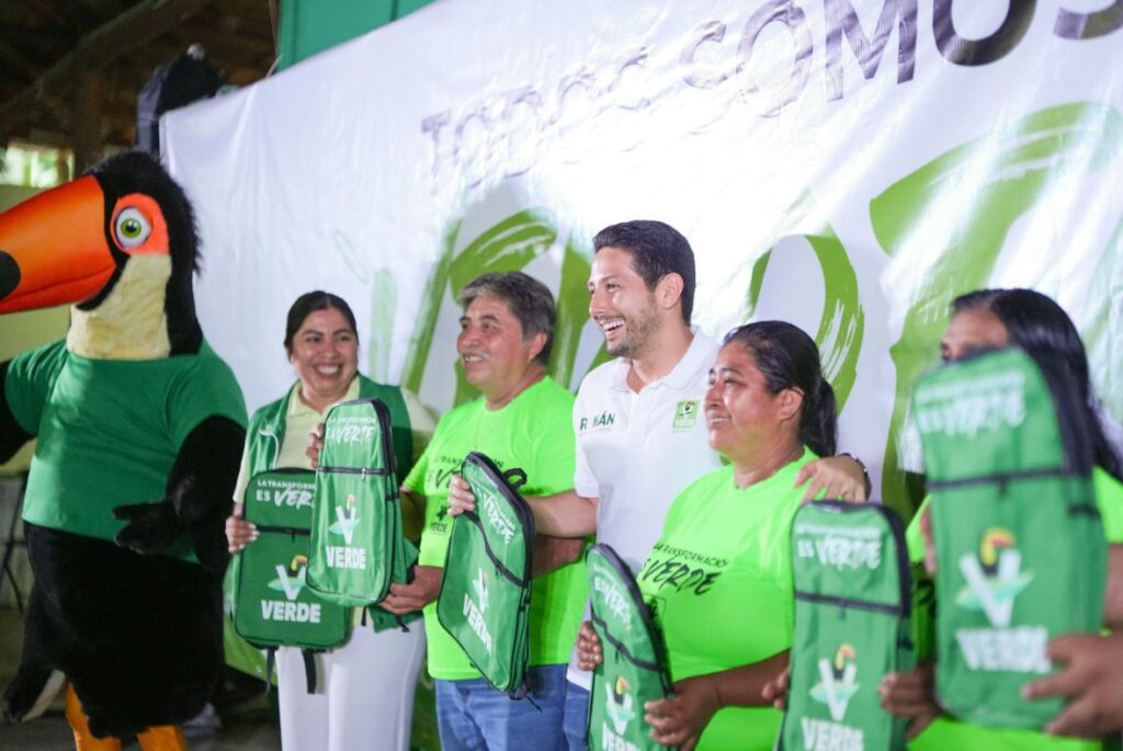 Renán Sánchez Tajonar inicia en Bacalar la entrega de kits a la militancia del Partido Verde en Quintana Roo