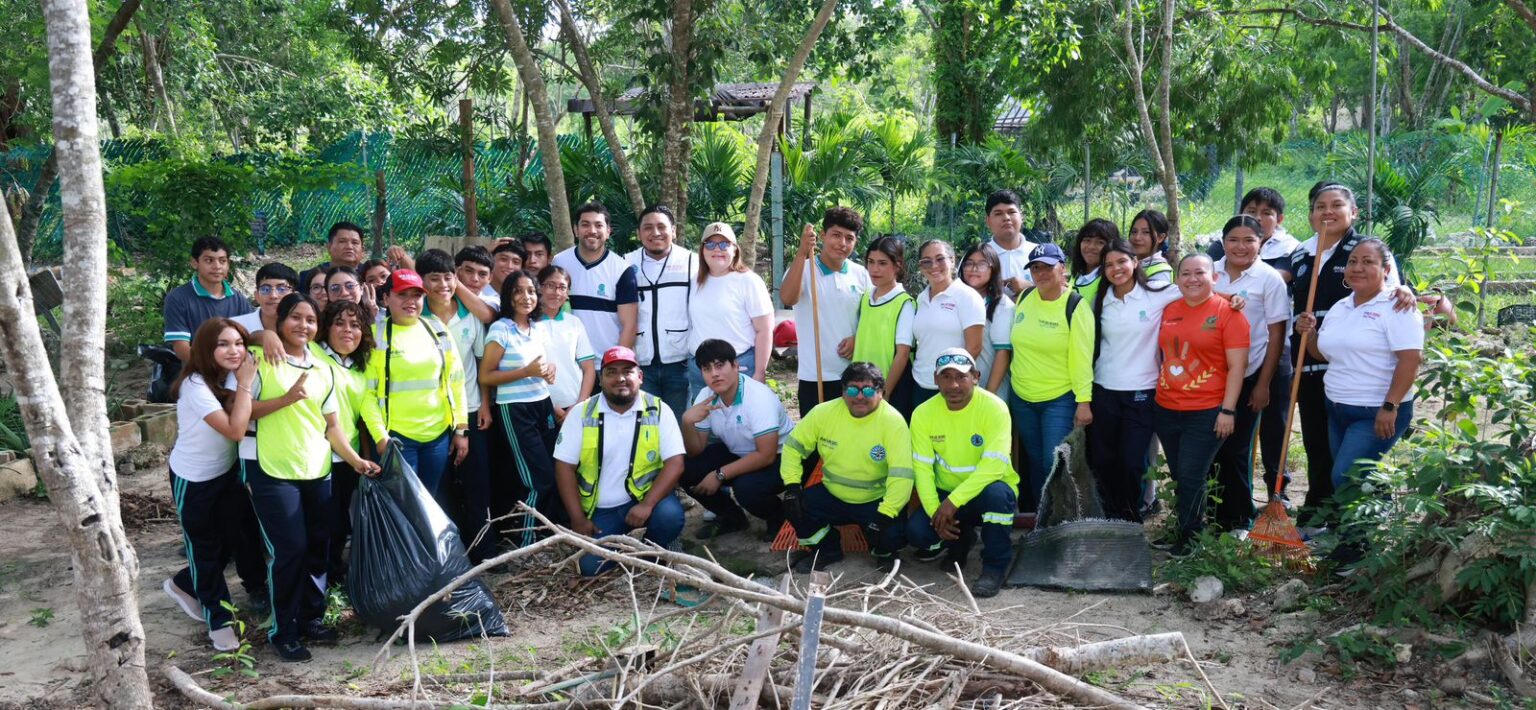 Juventudes de Ciudad Mujeres reafirman su compromiso con el medio ambiente en la quinta edición de “Yo Amo Isla Mujeres”