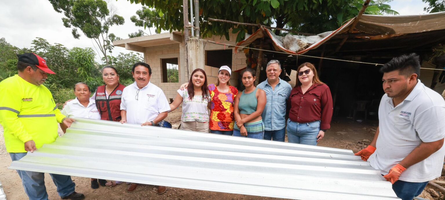 Atenea Gómez Ricalde fortalece la seguridad de las familias con entrega de láminas en Ciudad Mujeres
