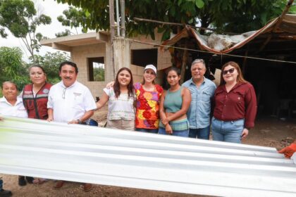 Atenea Gómez Ricalde fortalece la seguridad de las familias con entrega de láminas en Ciudad Mujeres