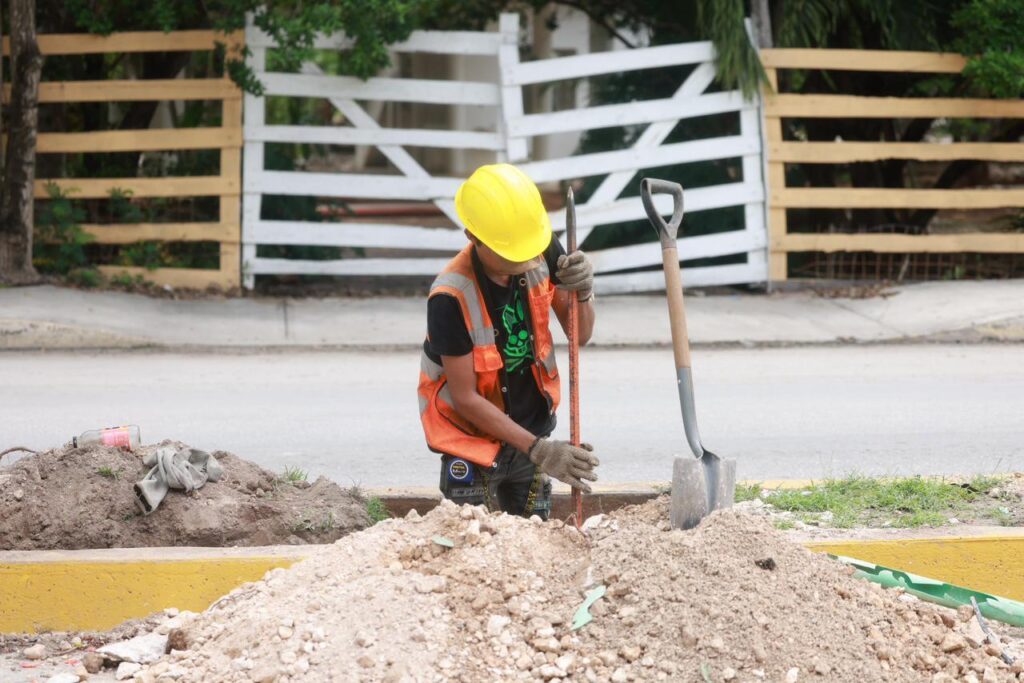 Atenea Gómez Ricalde inicia nueva obra de alumbrado público en la Avenida Gastón Alegre de Ciudad Mujeres
