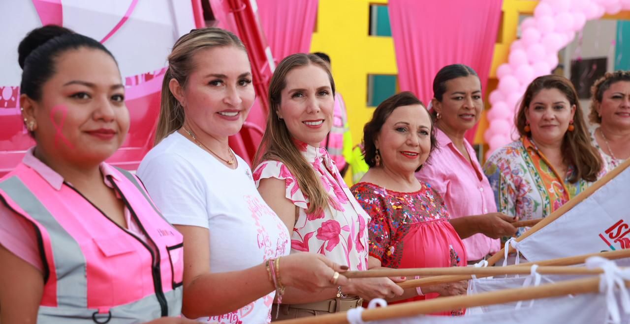 Ciudad Mujeres se ilumina de rosa en apoyo a la prevención del cáncer de mama