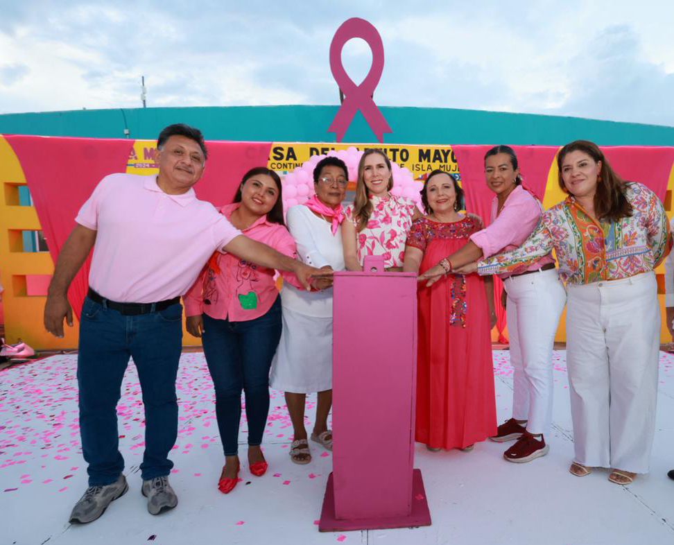 Ciudad Mujeres se ilumina de rosa en apoyo a la prevención del cáncer de mama