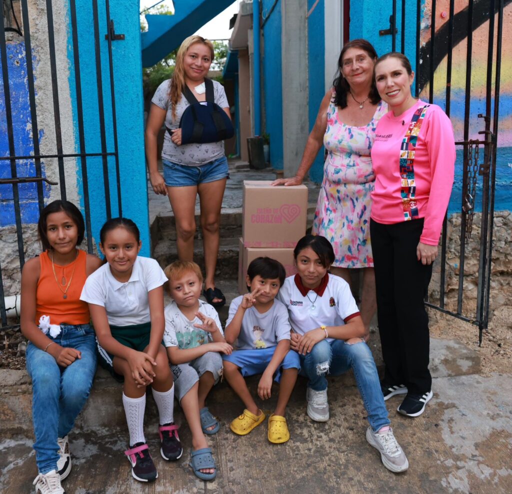 Atenea Gómez Ricalde fortalece el programa “Isleña de Corazón” con recorridos y entrega directa de apoyos alimentarios