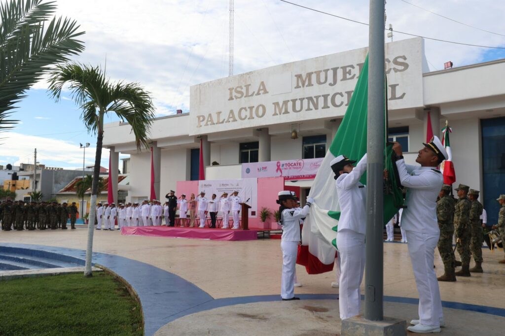 Isla Mujeres reconoce la labor de la Armada de México, institución fundamental en la historia y seguridad del municipio