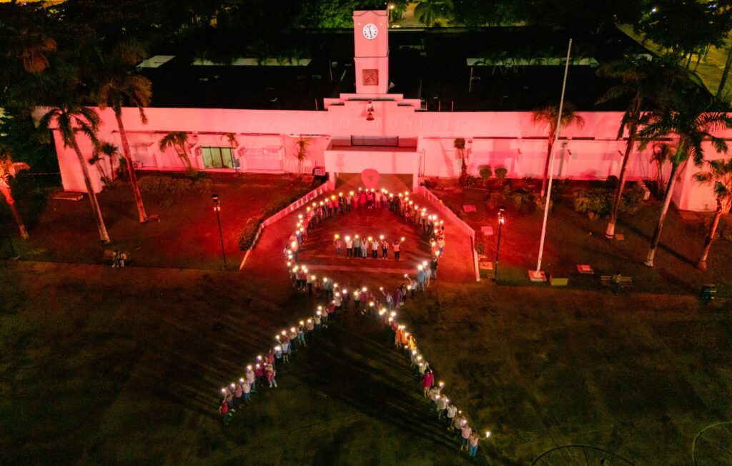 Cozumel se ilumina de rosa en apoyo a la lucha contra el cáncer de mama