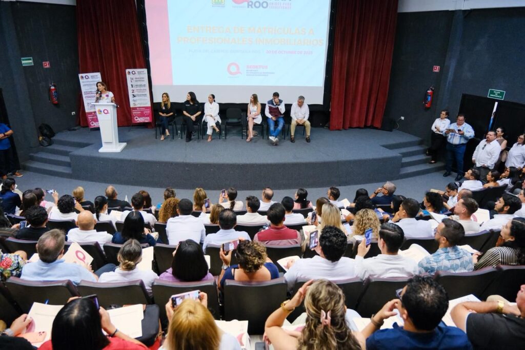 Entrega Mara Lezama 189 constancias y matrículas para fortalecer la confianza del sector inmobiliario en Quintana Roo