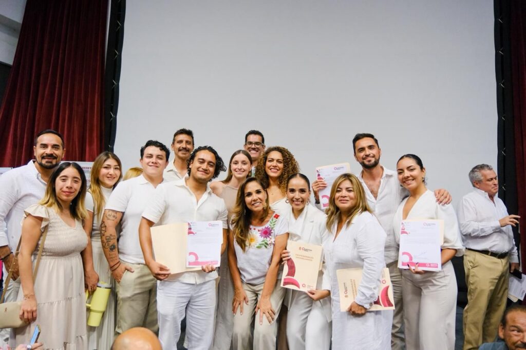 Entrega Mara Lezama 189 constancias y matrículas para fortalecer la confianza del sector inmobiliario en Quintana Roo