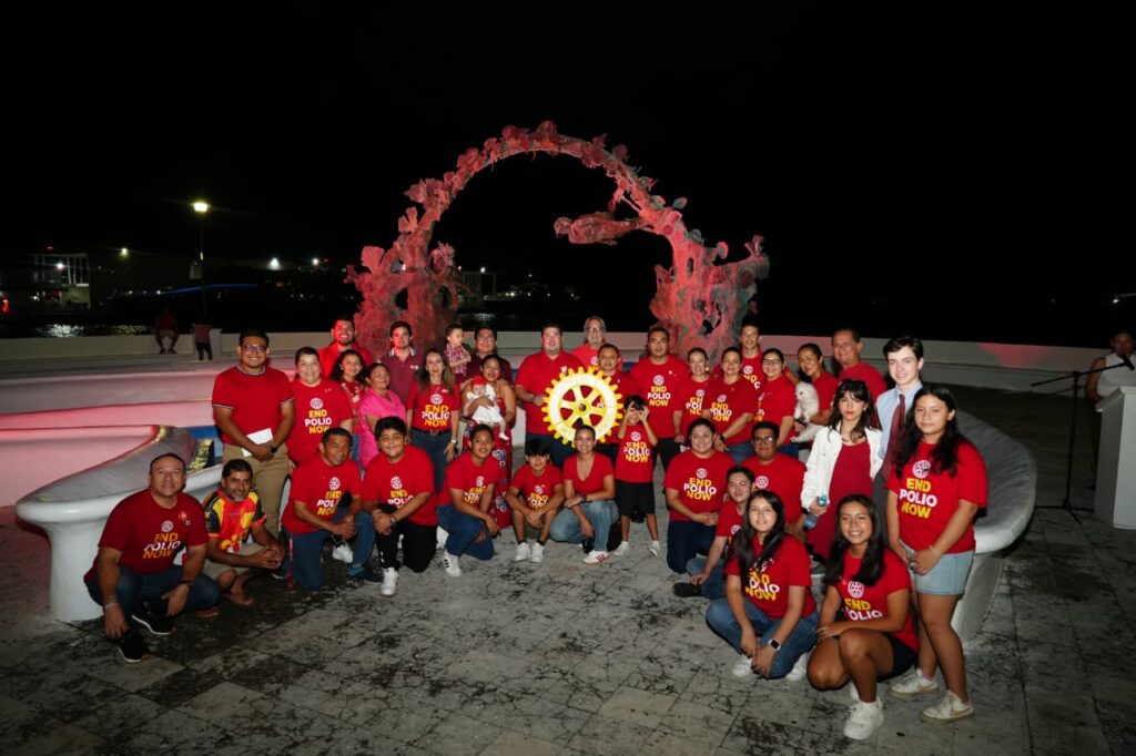 Gobierno de Chacón Méndez conmemora el Día Mundial contra la Poliomielitis con encendido de luces en Cozumel