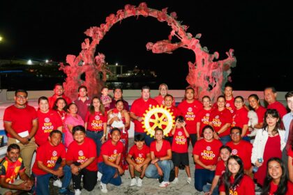 Gobierno de Chacón Méndez conmemora el Día Mundial contra la Poliomielitis con encendido de luces en Cozumel