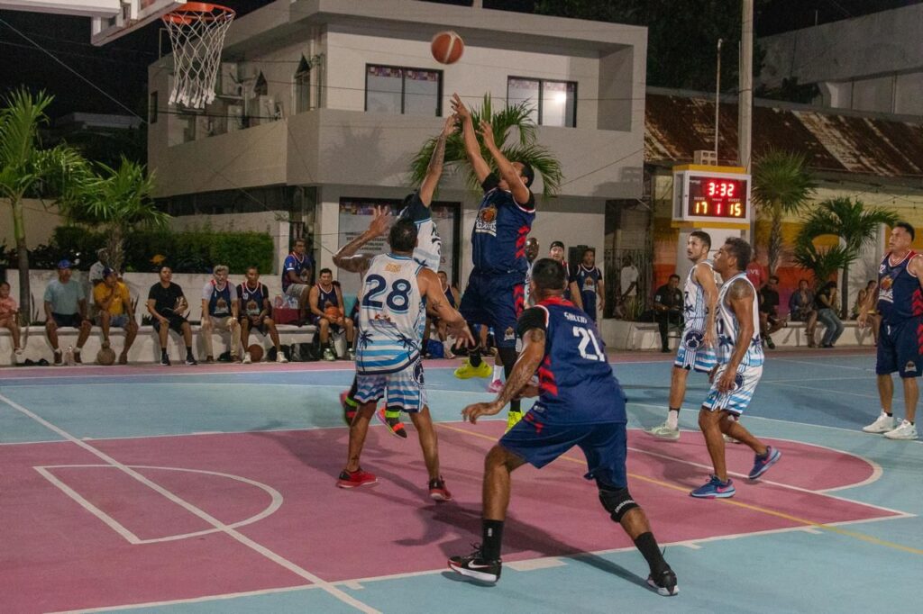 Gobierno de Isla Mujeres celebra triunfo de los “Caguameros” en la Liga Maya Basketball 40+ ante Playita Senior