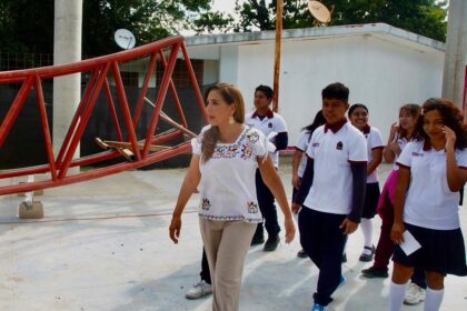 Supervisa Mara Lezama construcción de domo en telesecundaria “Luis Donaldo Colosio Murrieta” en Huay-Pix