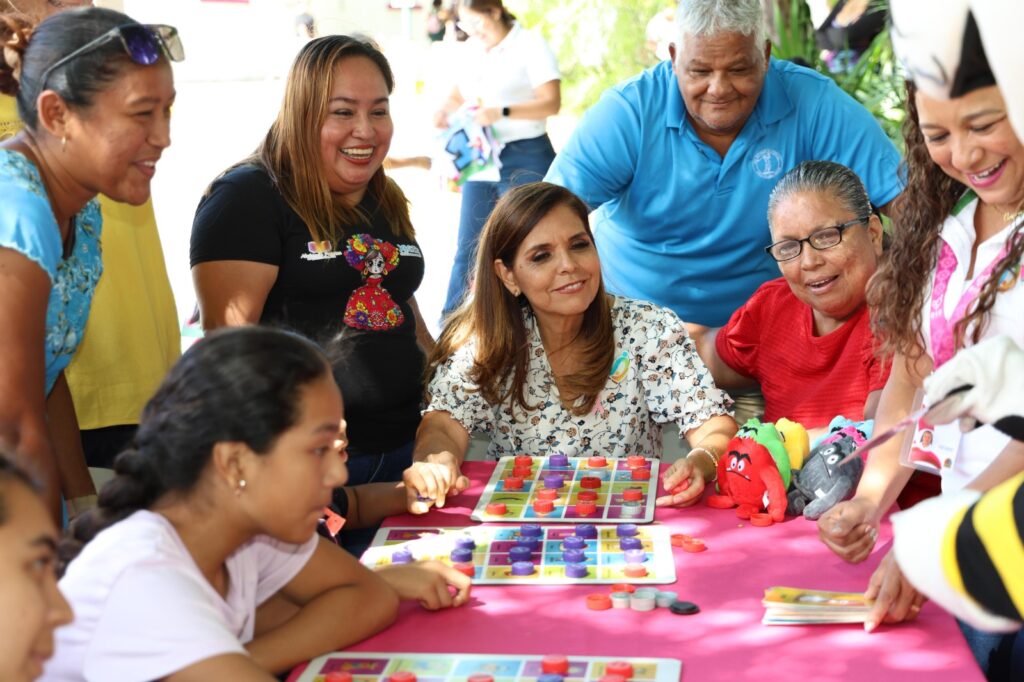 Celebra Verónica Lezama primer aniversario de DIF-PILARES en Villas Otoch Paraíso de Cancún