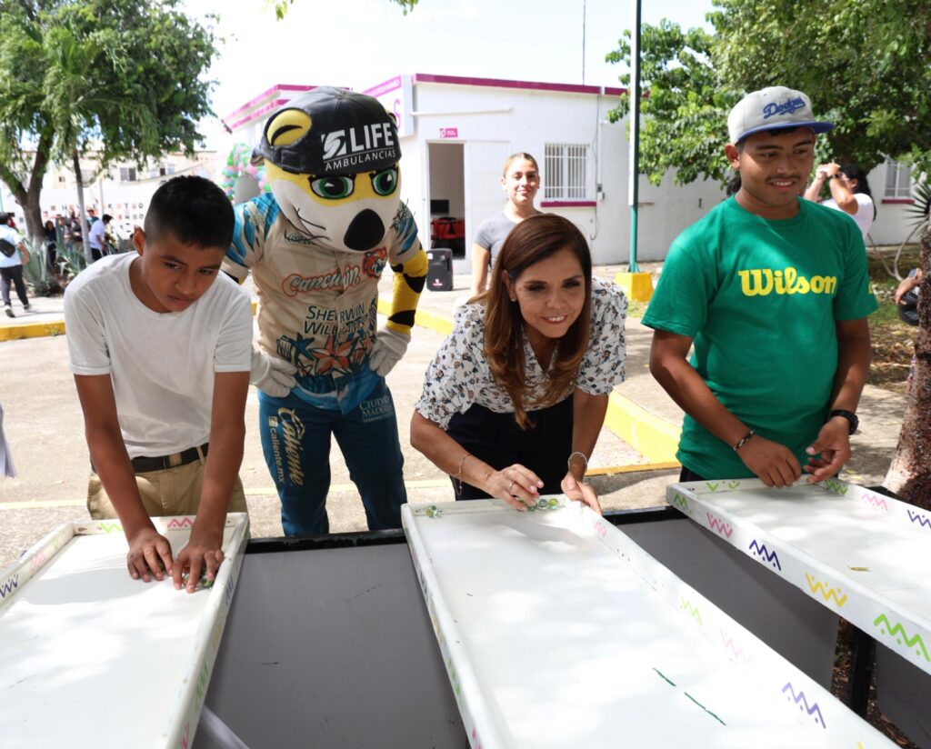 Celebra Verónica Lezama primer aniversario de DIF-PILARES en Villas Otoch Paraíso de Cancún