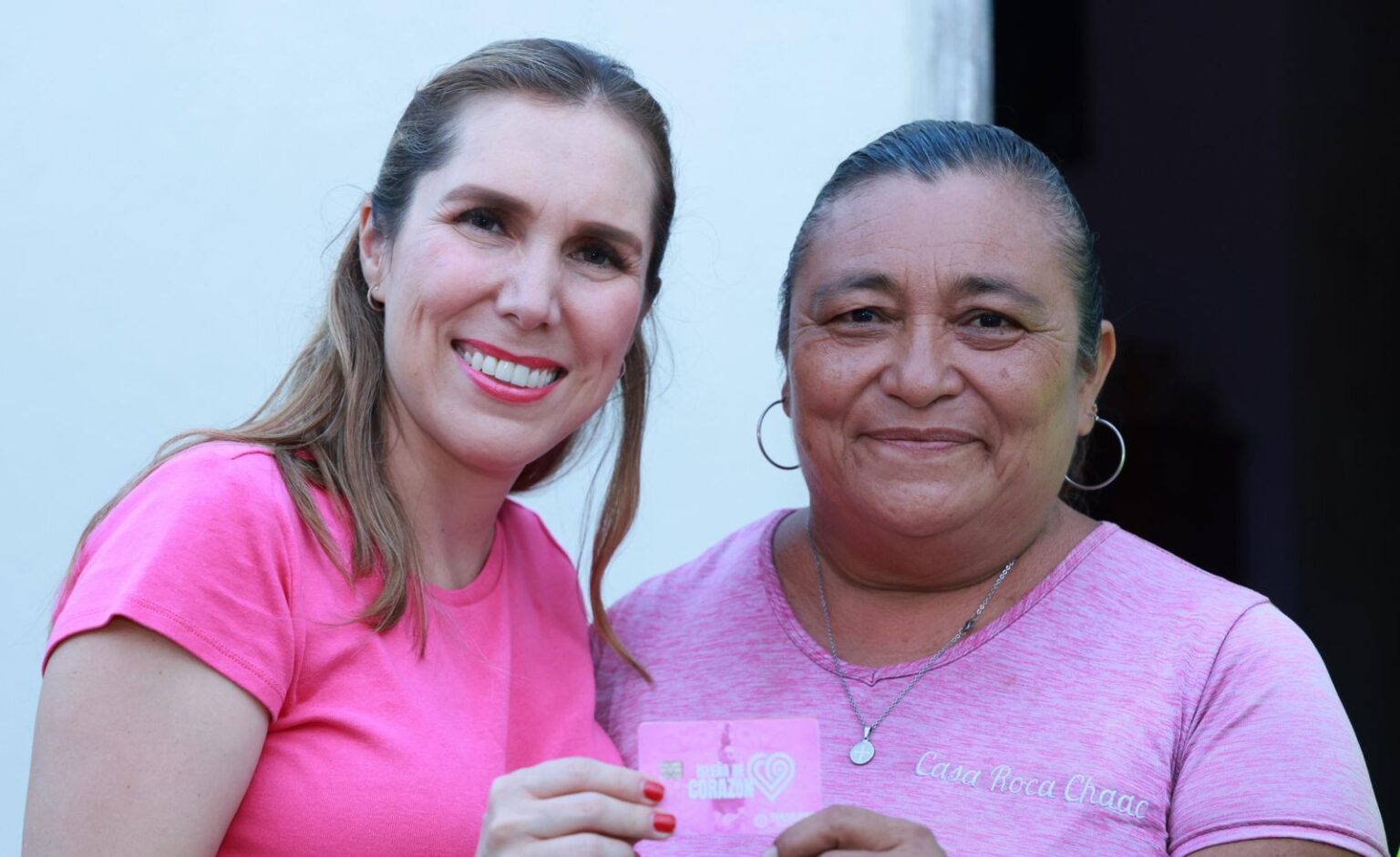 Gobierno de Atenea Gómez Ricalde concluye entrega casa por casa de Isleña de Corazón