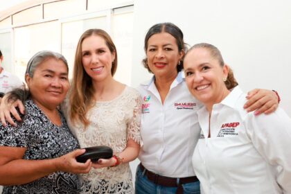 Beneficencia Pública entrega lentes graduados del Programa Transformamos tu Visión en Isla Mujeres