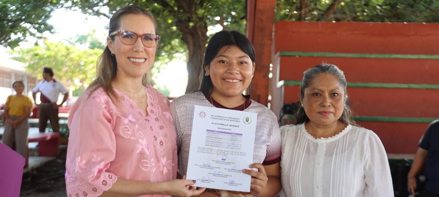 Atenea Gómez Ricalde refrenda su compromiso con las juventudes isleñas