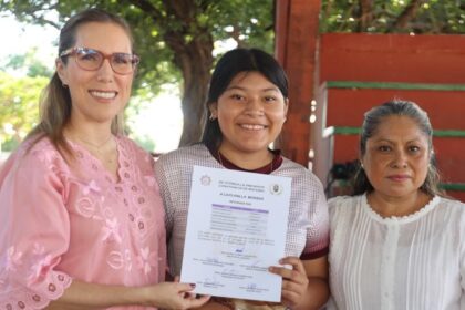 Atenea Gómez Ricalde refrenda su compromiso con las juventudes isleñas