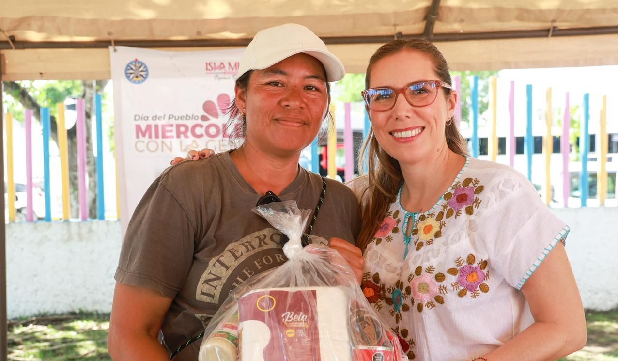 Atenea Gómez Ricalde se mantiene cercana al pueblo con el programa “Miércoles con la Gente”