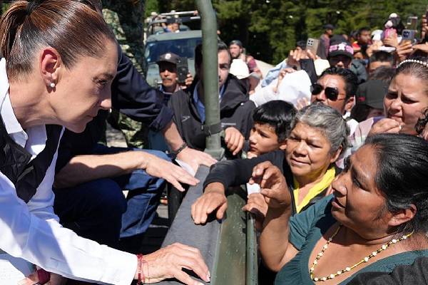Cabe destacar que todo el turno a supervisar labores y apertura de caminos de Querétaro. Así fuentes gubernamentales confirmaron que Sheinbaum supervisó labores y apertura de caminos en Puente de Dios, Querétaro. Asimismo, informó que ya inició el Censo del Bienestar, esto como parte de su segundo día de recorridos en las poblaciones afectada por las recientes lluvias.