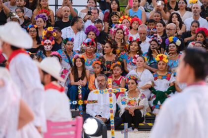 Mara Lezama celebra con el pueblo de Puerto Juárez el Janal Pixan 2025, una ofrenda viva a nuestras raíces mayas