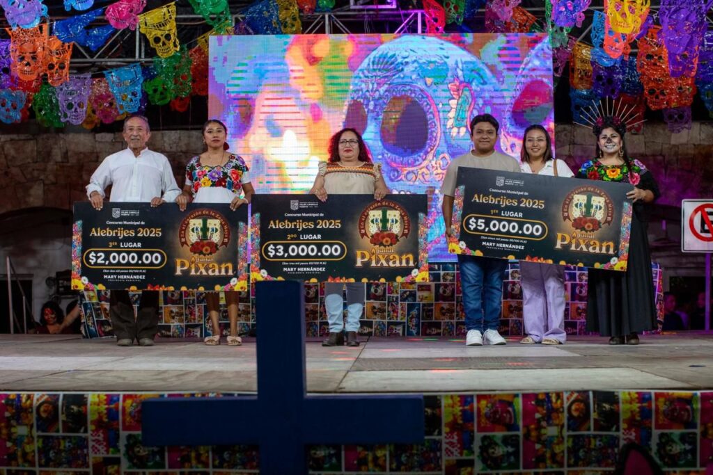 Espectacular cierre del Janal Pixan en Felipe Carrillo Puerto reune decena de familias