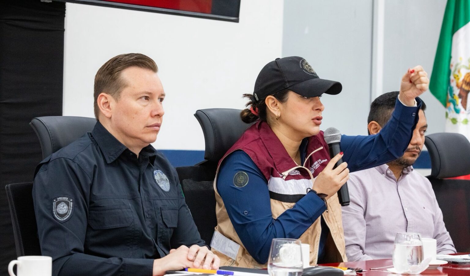 Estefanía Mercado presenta a Alberto Farfán como titular de la recién creada Dirección de Vivienda y Regularización