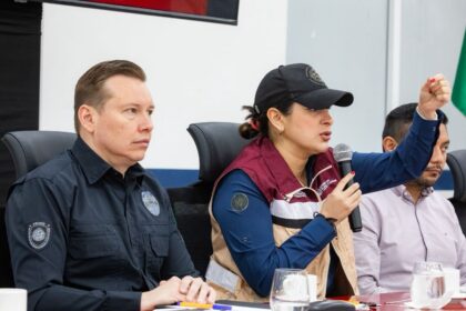 Estefanía Mercado presenta a Alberto Farfán como titular de la recién creada Dirección de Vivienda y Regularización