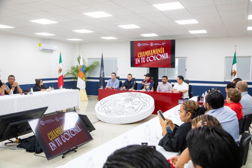 Estefanía Mercado presenta a Alberto Farfán como titular de la recién creada Dirección de Vivienda y Regularización